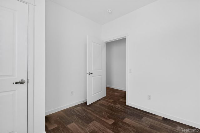 7527 Packard Ave, Warren, MI 48091