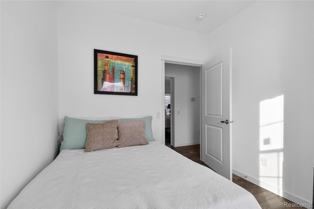 7527 Packard Ave, Warren, MI 48091