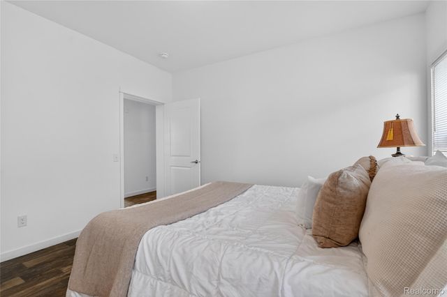 7527 Packard Ave, Warren, MI 48091