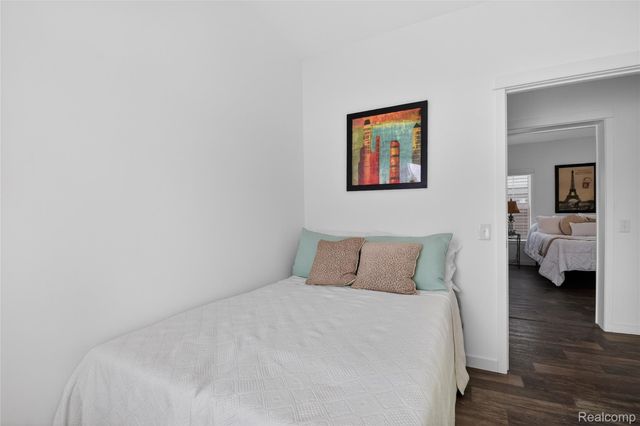 7527 Packard Ave, Warren, MI 48091