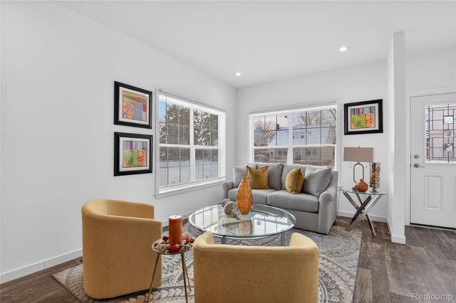 7527 Packard Ave, Warren, MI 48091