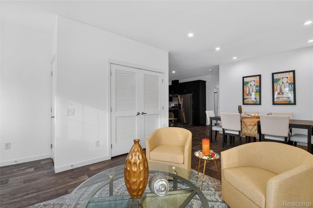 7527 Packard Ave, Warren, MI 48091