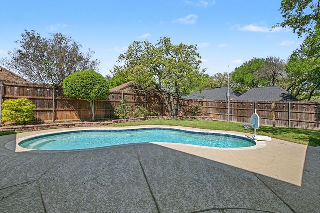 2428 Stonegate Drive N, Bedford, TX 76021