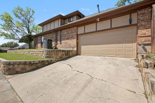 2428 Stonegate Drive N, Bedford, TX 76021