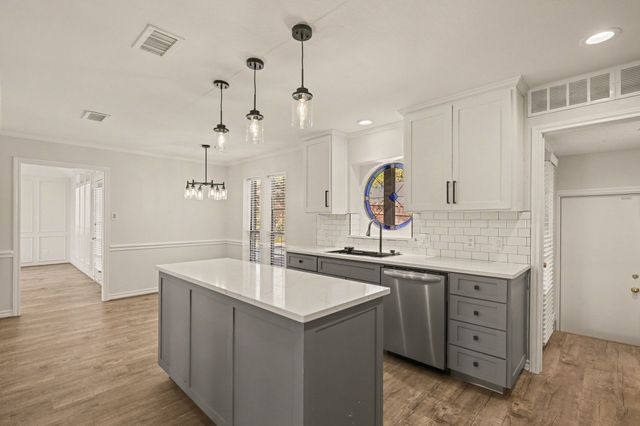 2428 Stonegate Drive N, Bedford, TX 76021