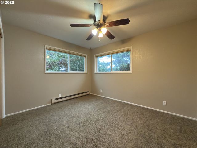 204 ALDER St, Brookings, OR 97415