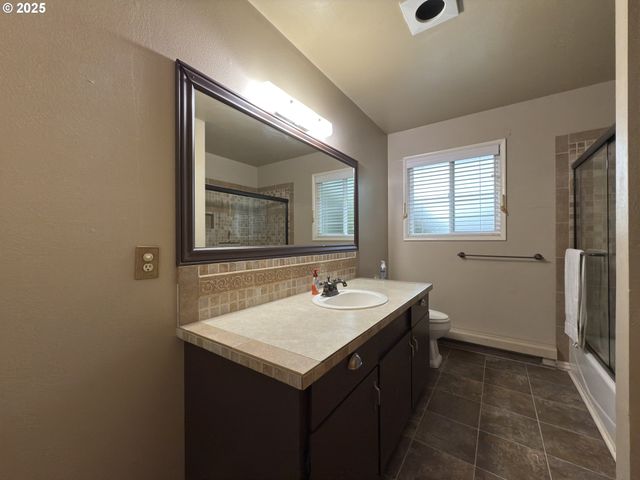 204 ALDER St, Brookings, OR 97415