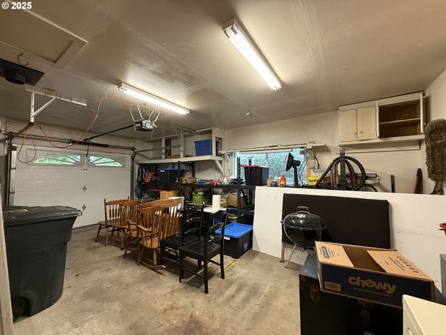 204 ALDER St, Brookings, OR 97415