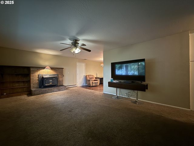 204 ALDER St, Brookings, OR 97415