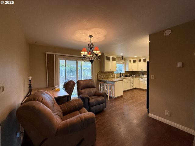 204 ALDER St, Brookings, OR 97415