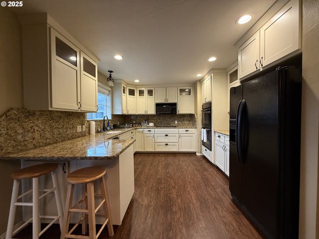 204 ALDER St, Brookings, OR 97415