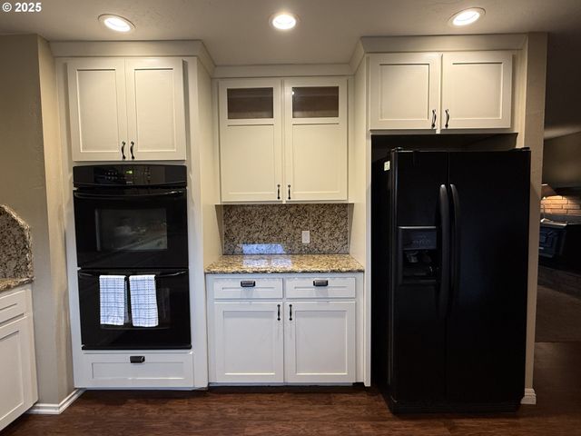 204 ALDER St, Brookings, OR 97415