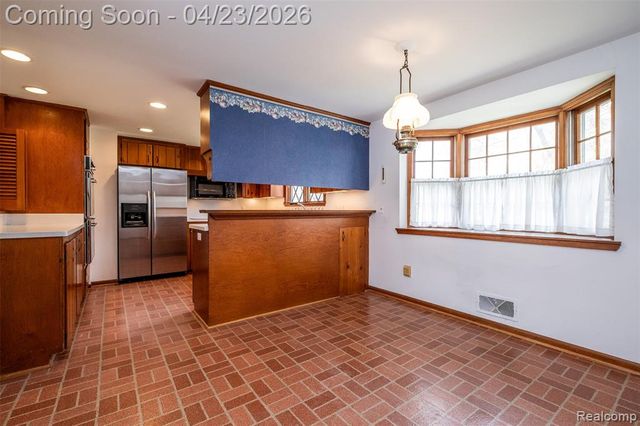 1895 West Bend Drive, Bloomfield Hills, MI 48302