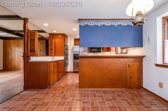 1895 West Bend Drive, Bloomfield Hills, MI 48302