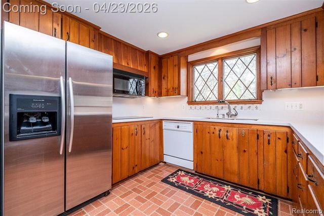 1895 West Bend Drive, Bloomfield Hills, MI 48302