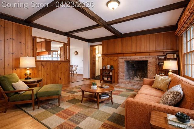 1895 West Bend Drive, Bloomfield Hills, MI 48302
