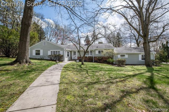 1895 West Bend Drive, Bloomfield Hills, MI 48302