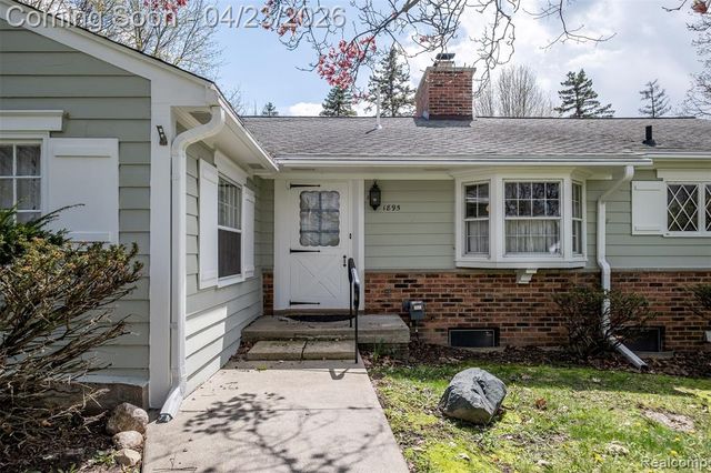 1895 West Bend Drive, Bloomfield Hills, MI 48302