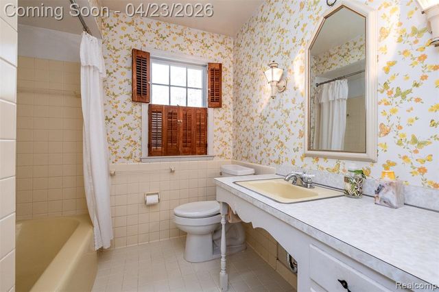1895 West Bend Drive, Bloomfield Hills, MI 48302