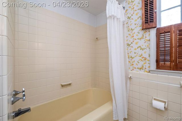 1895 West Bend Drive, Bloomfield Hills, MI 48302