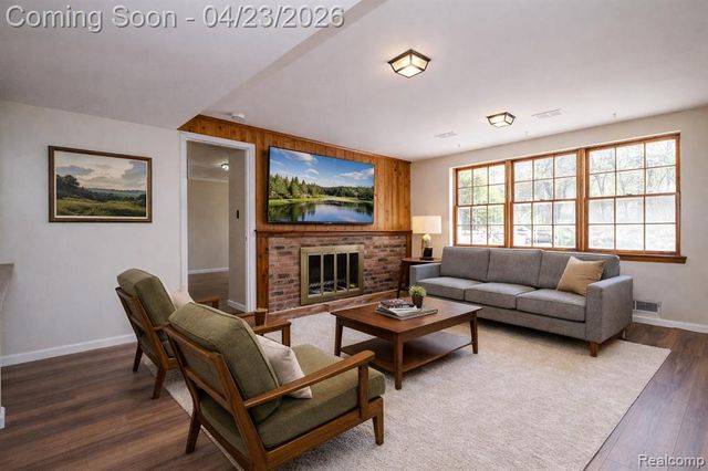1895 West Bend Drive, Bloomfield Hills, MI 48302