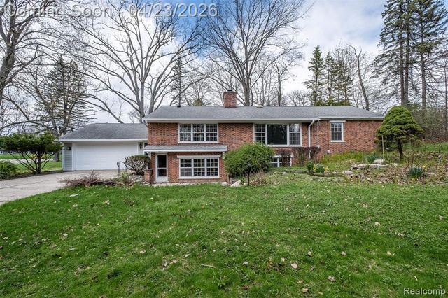 1895 West Bend Drive, Bloomfield Hills, MI 48302