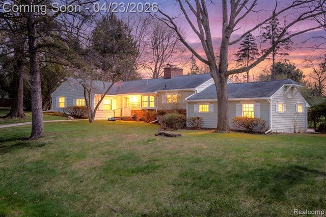 1895 West Bend Drive, Bloomfield Hills, MI 48302