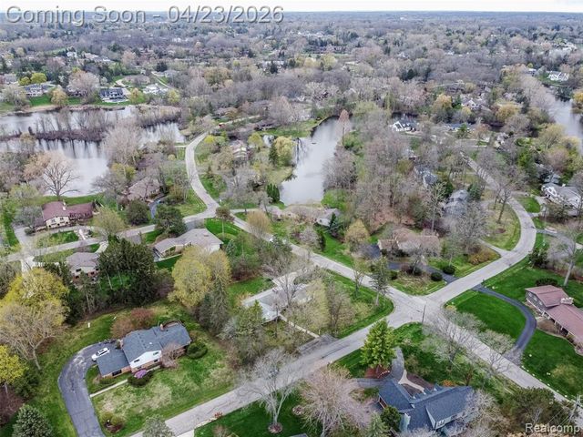 1895 West Bend Drive, Bloomfield Hills, MI 48302