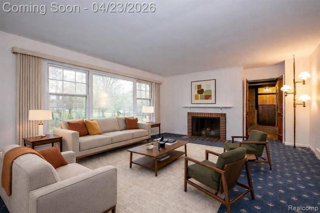 1895 West Bend Drive, Bloomfield Hills, MI 48302