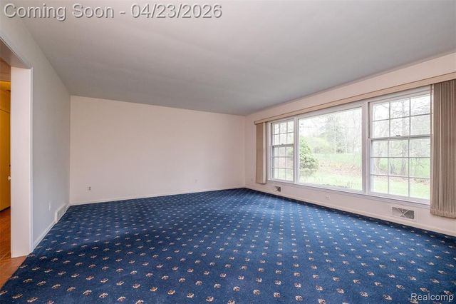 1895 West Bend Drive, Bloomfield Hills, MI 48302