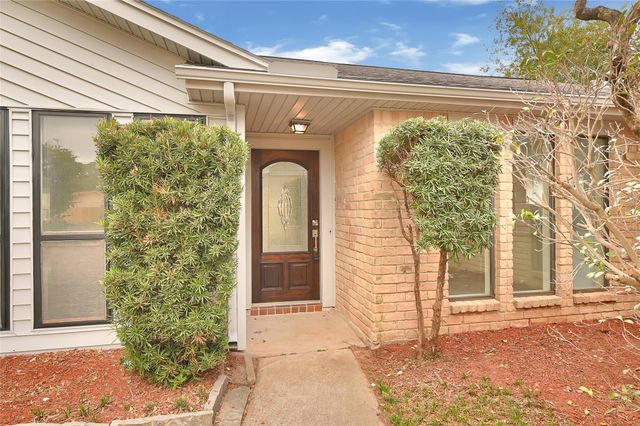 8726 Wildforest Drive, Houston, TX 77088