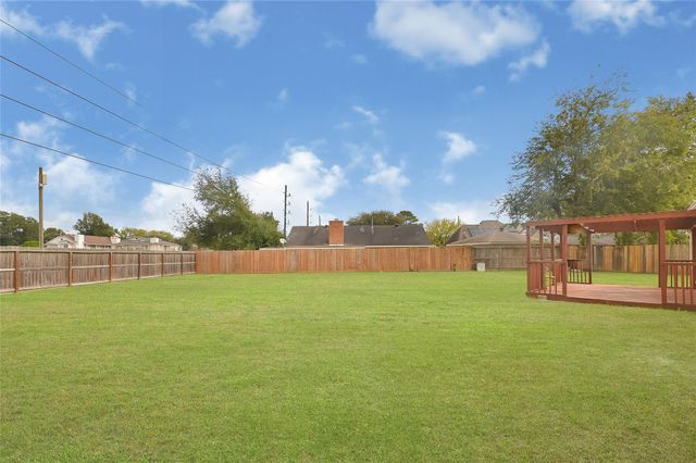 8726 Wildforest Drive, Houston, TX 77088