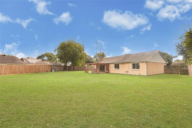 8726 Wildforest Drive, Houston, TX 77088