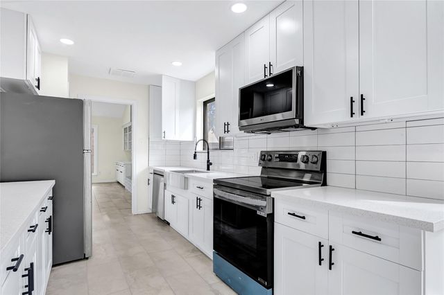 8726 Wildforest Drive, Houston, TX 77088