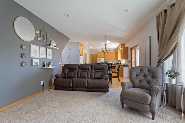 5721 103rd Avenue N, Brooklyn Park, MN 55443