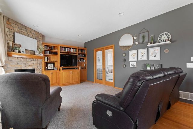 5721 103rd Avenue N, Brooklyn Park, MN 55443