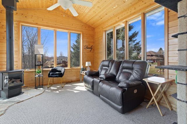 5721 103rd Avenue N, Brooklyn Park, MN 55443