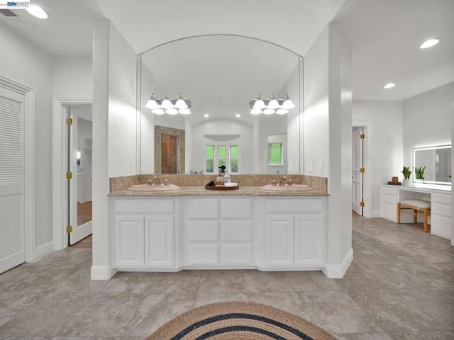 46890 Rancho Higuera Rd, Fremont, CA 94539