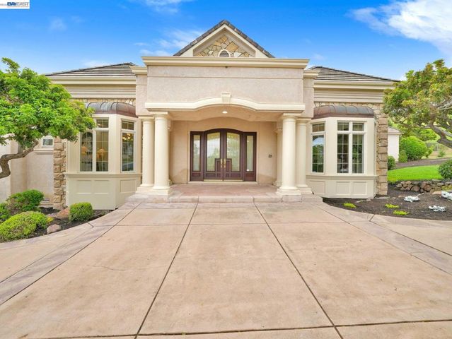 46890 Rancho Higuera Rd, Fremont, CA 94539