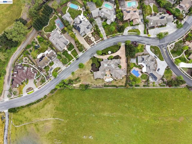 46890 Rancho Higuera Rd, Fremont, CA 94539