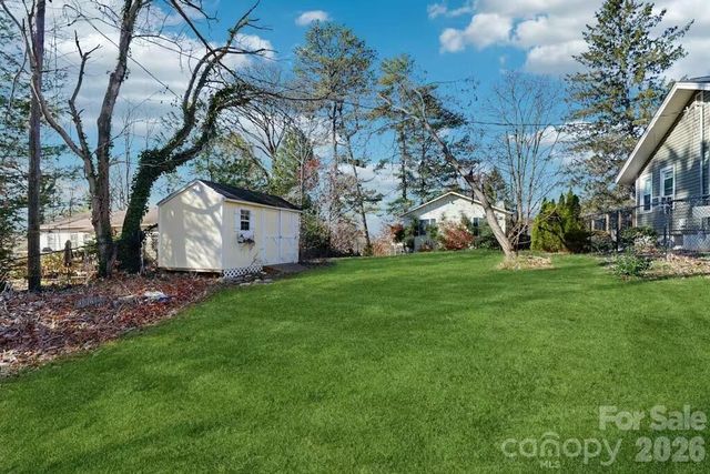 121 Oak Terrace, Arden, NC 28704