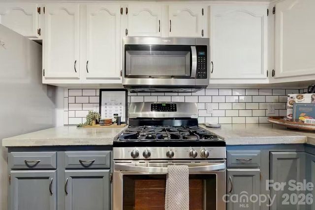 121 Oak Terrace, Arden, NC 28704