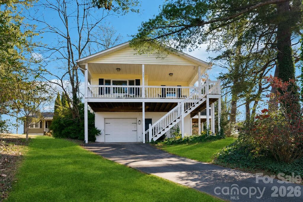 121 Oak Terrace, Arden, NC 28704