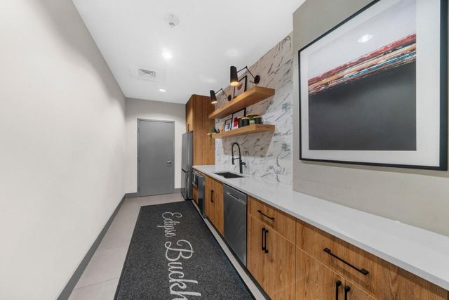 250 Pharr Road NE 1602, Atlanta, GA 30305