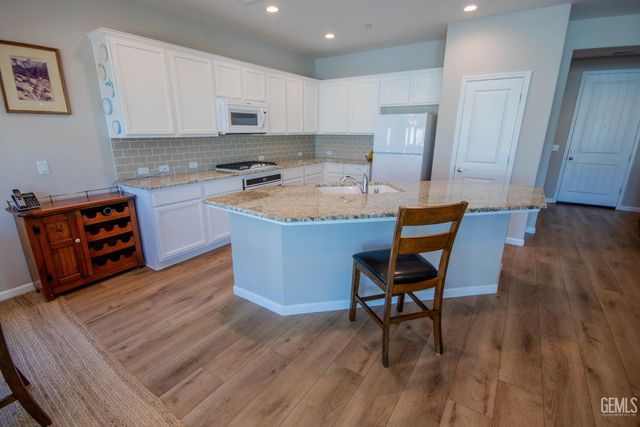 14312 Harborough Drive, Bakersfield, CA 93311