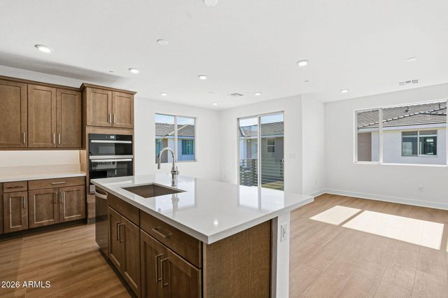 2121 W SONORAN DESERT Drive 126, Phoenix, AZ 85085