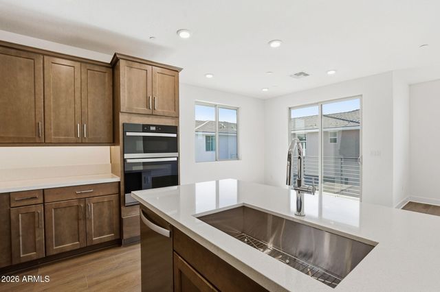 2121 W SONORAN DESERT Drive 126, Phoenix, AZ 85085