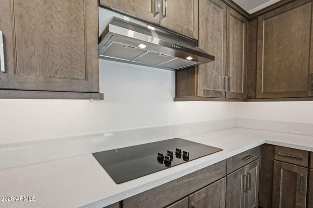 2121 W SONORAN DESERT Drive 126, Phoenix, AZ 85085