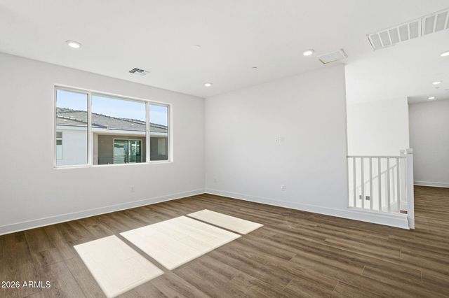 2121 W SONORAN DESERT Drive 126, Phoenix, AZ 85085