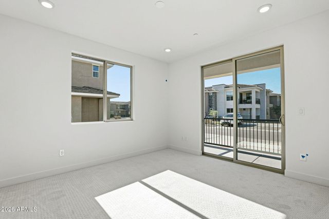 2121 W SONORAN DESERT Drive 126, Phoenix, AZ 85085